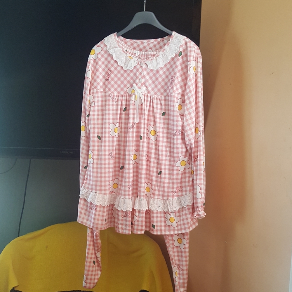Pajama set/pants with lace and flowers